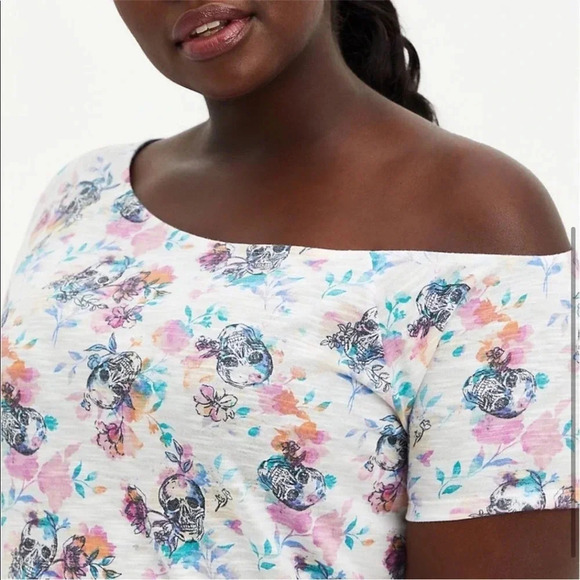 NEW Torrid Off Shoulder Tee Super Soft Floral Skull Size 6 - Picture 3 of 10